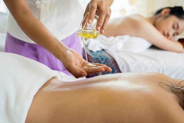 Quels sont les bienfaits du massage lymphatique pour la peau et comment le pratiquer?